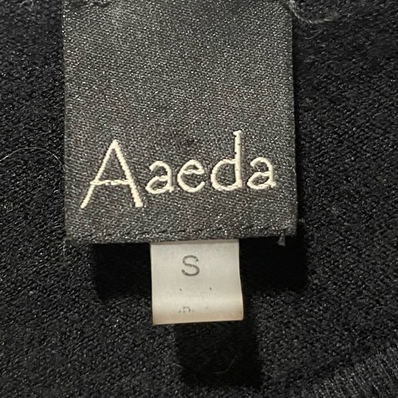 Aaeda Color Block Sweater - Picture 3 of 3